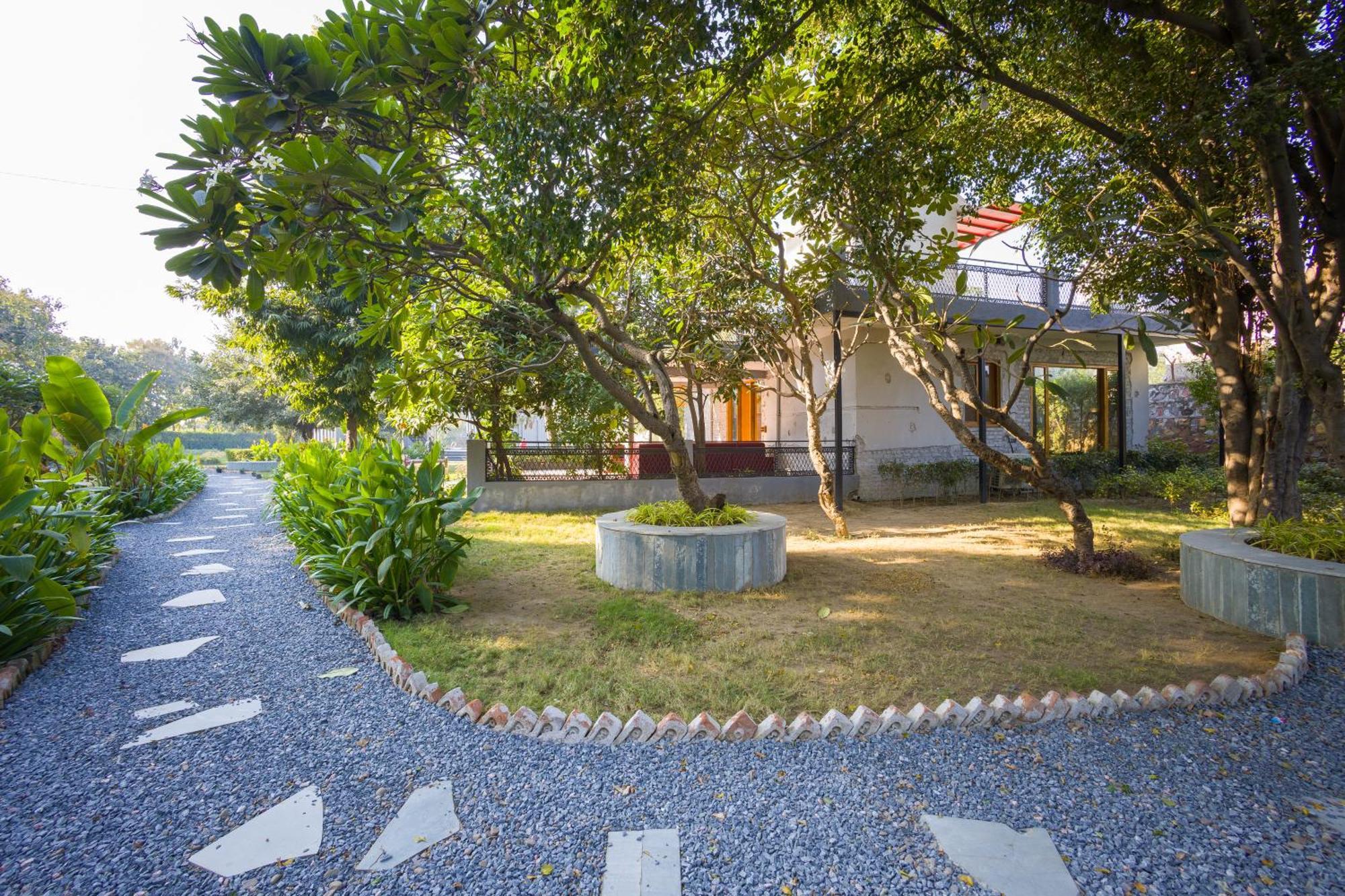 Elivaas Hidden Oasis 4Bhk With Pool, Mud House & Container House Villa Dhauj Bagian luar foto