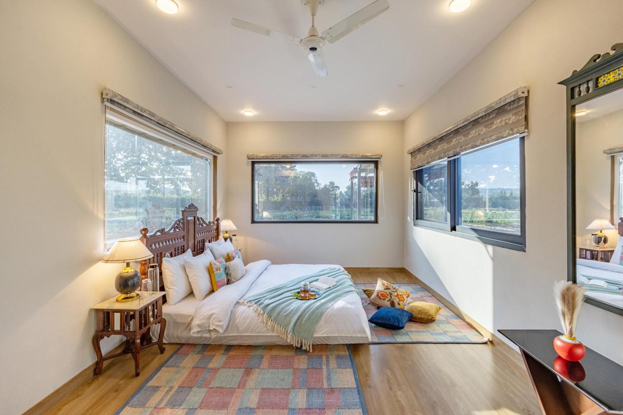 Elivaas Hidden Oasis 4Bhk With Pool, Mud House & Container House Villa Dhauj Bagian luar foto
