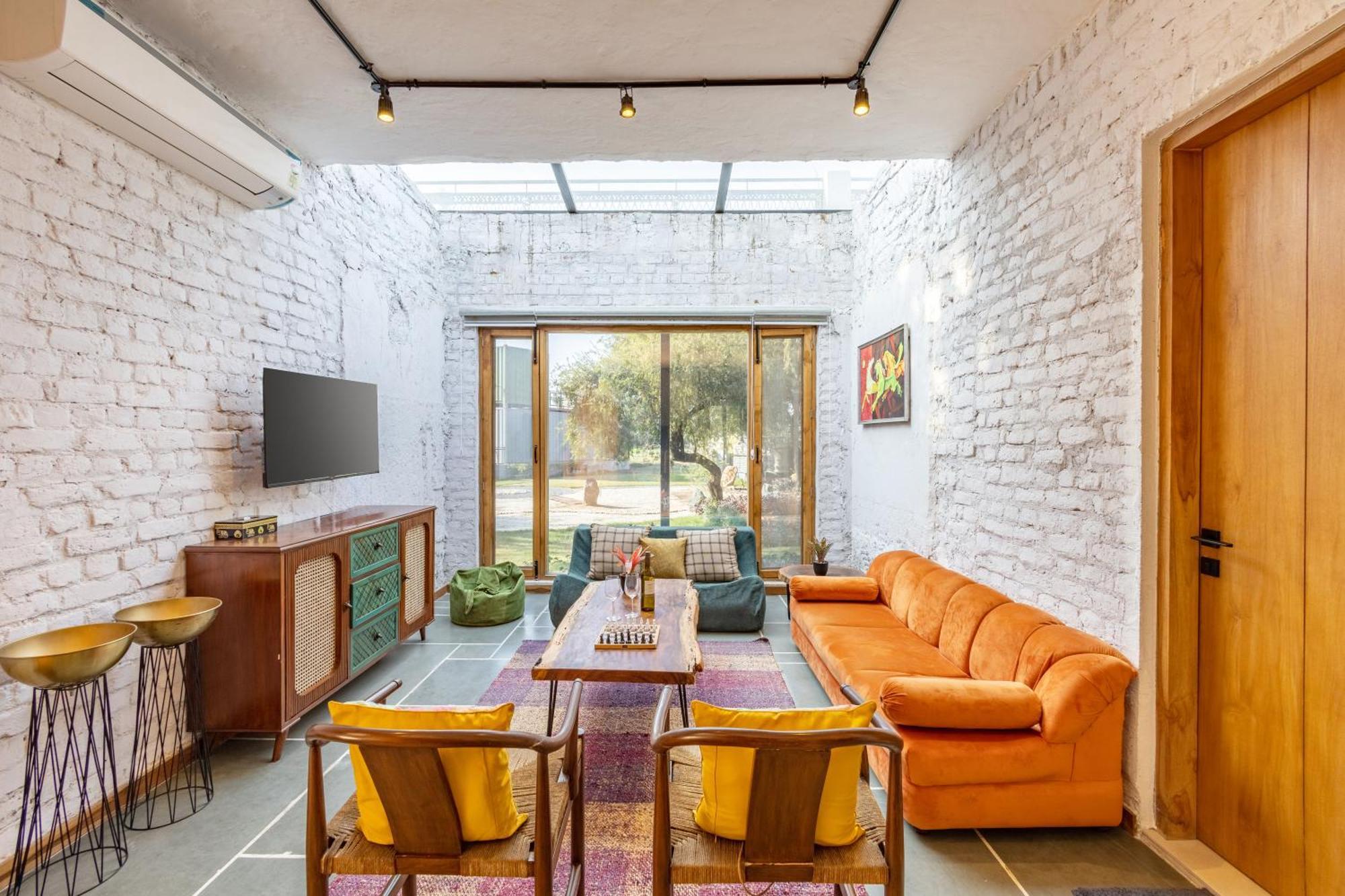 Elivaas Hidden Oasis 4Bhk With Pool, Mud House & Container House Villa Dhauj Bagian luar foto