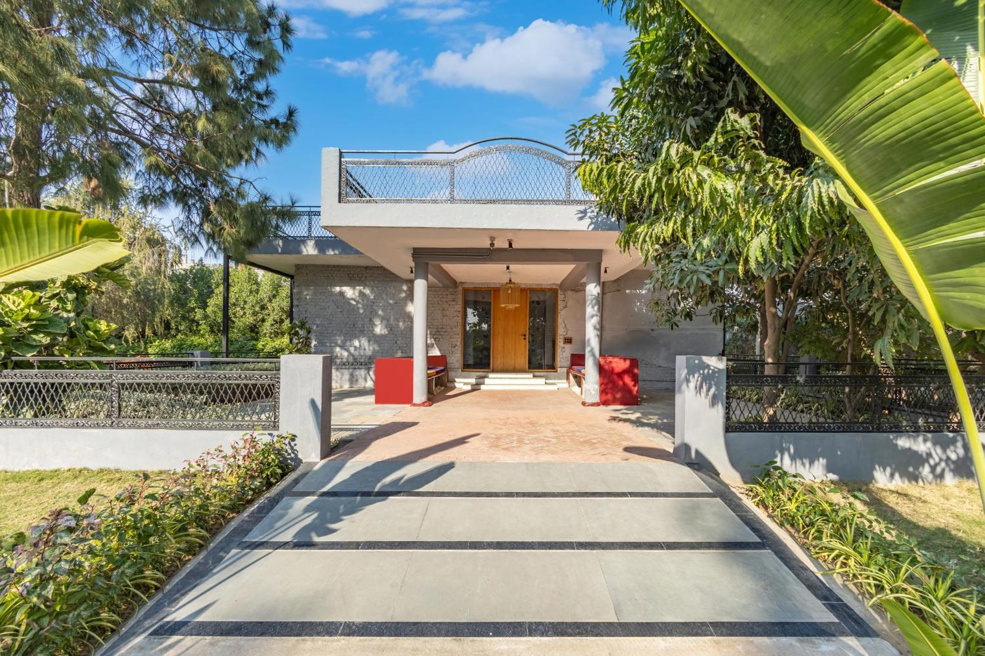 Elivaas Hidden Oasis 4Bhk With Pool, Mud House & Container House Villa Dhauj Bagian luar foto