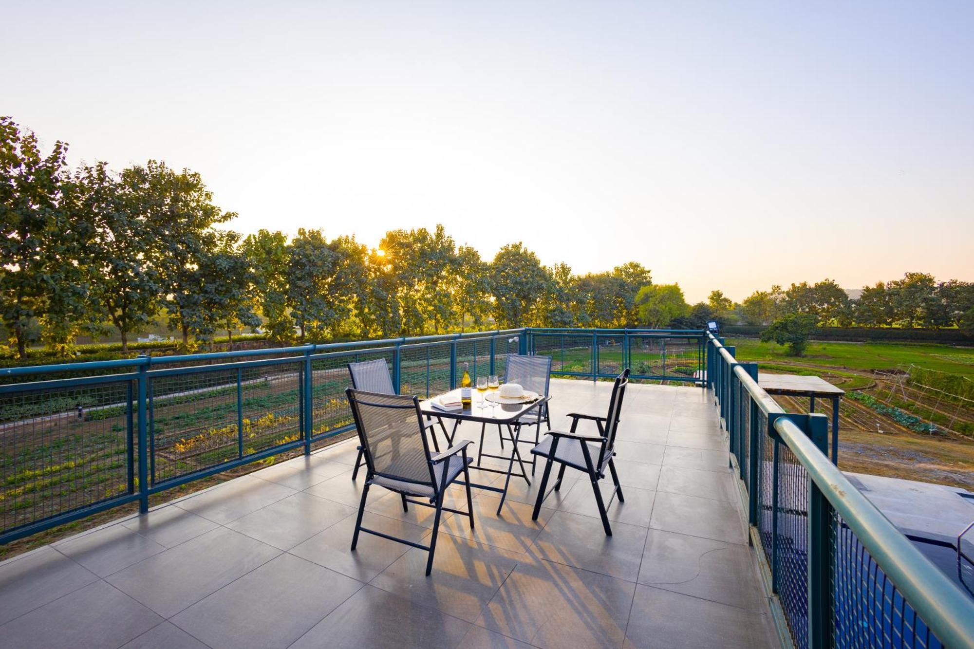 Elivaas Hidden Oasis 4Bhk With Pool, Mud House & Container House Villa Dhauj Bagian luar foto