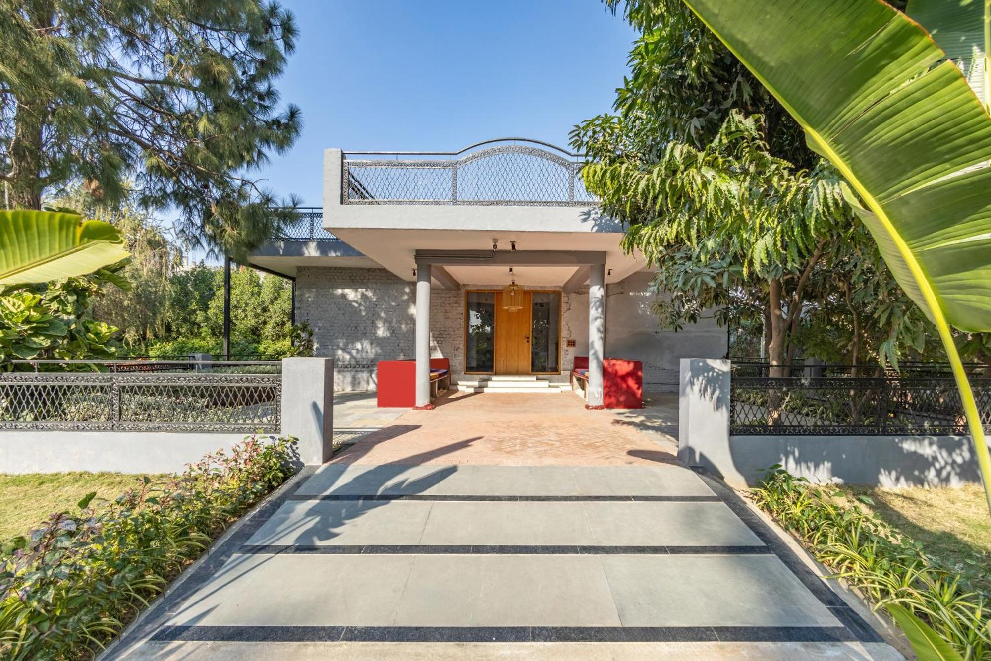 Elivaas Hidden Oasis 4Bhk With Pool, Mud House & Container House Villa Dhauj Bagian luar foto