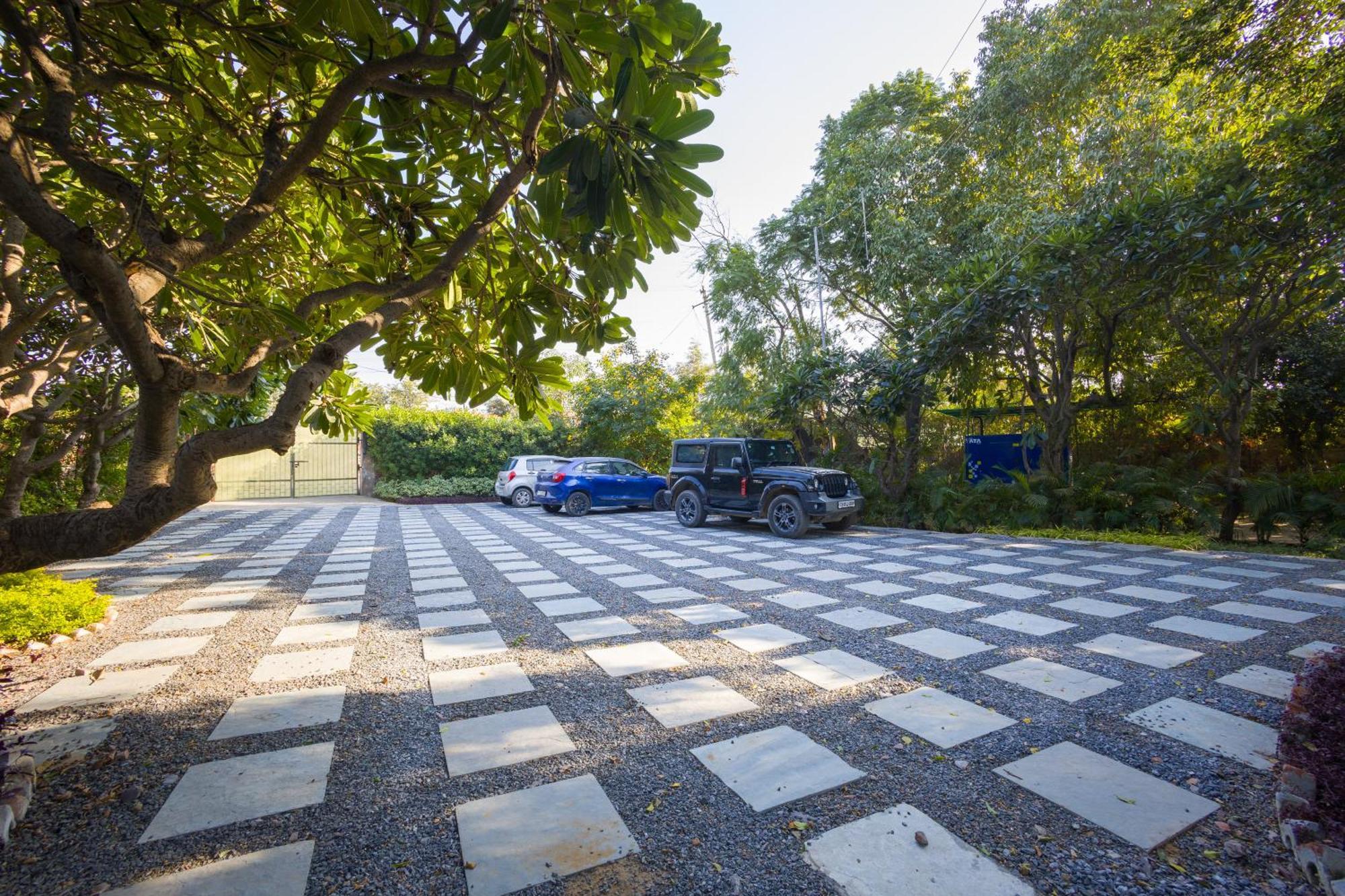 Elivaas Hidden Oasis 4Bhk With Pool, Mud House & Container House Villa Dhauj Bagian luar foto